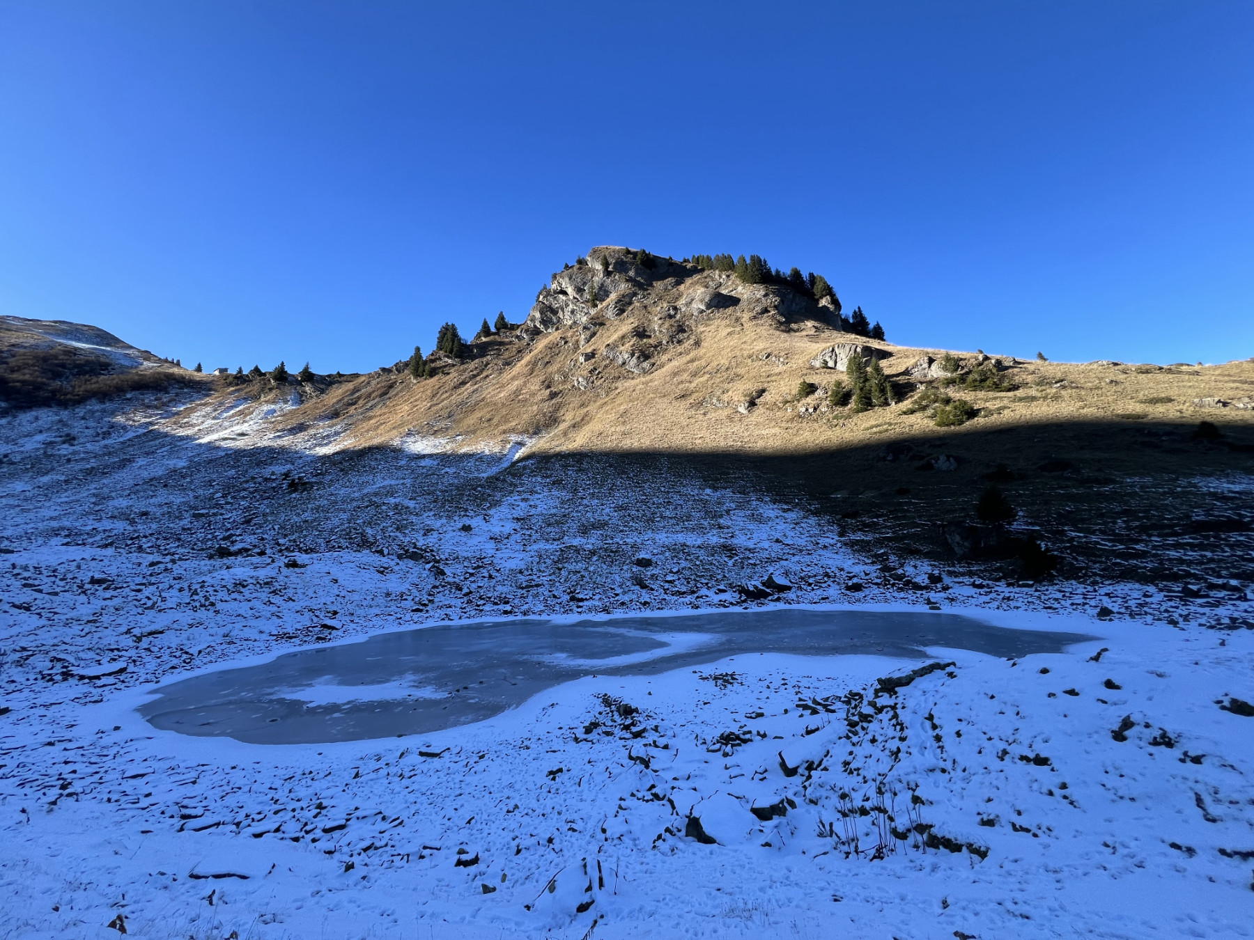 Pic Chaussy, petit lac gelé